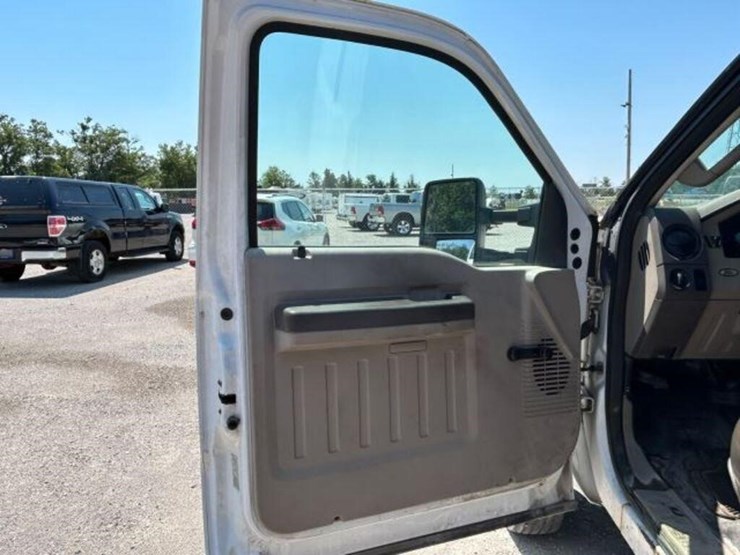 2009-ford-f550-image-16
