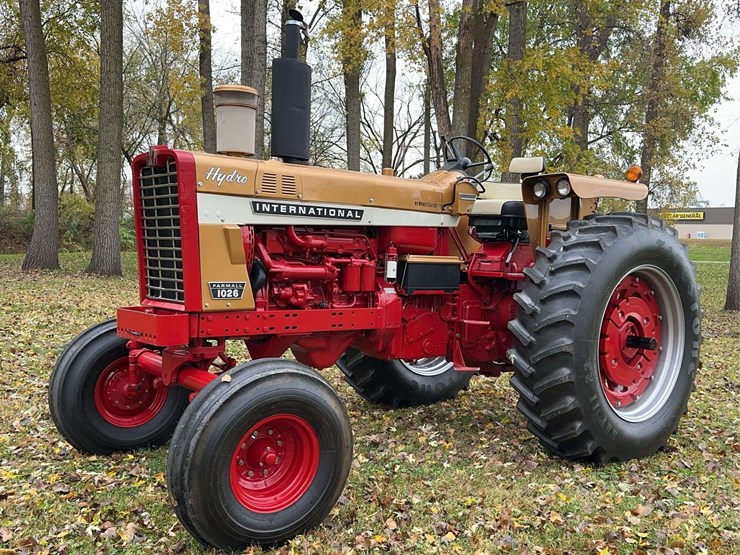 1970-1026-farmall-hydro-row-crop-golden-demonstrator-image-5