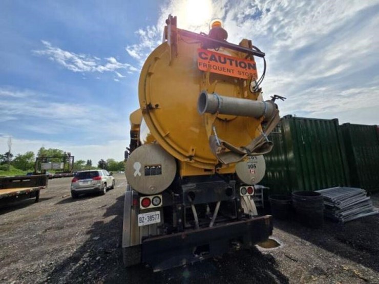 2011-vactor-2100-image-2