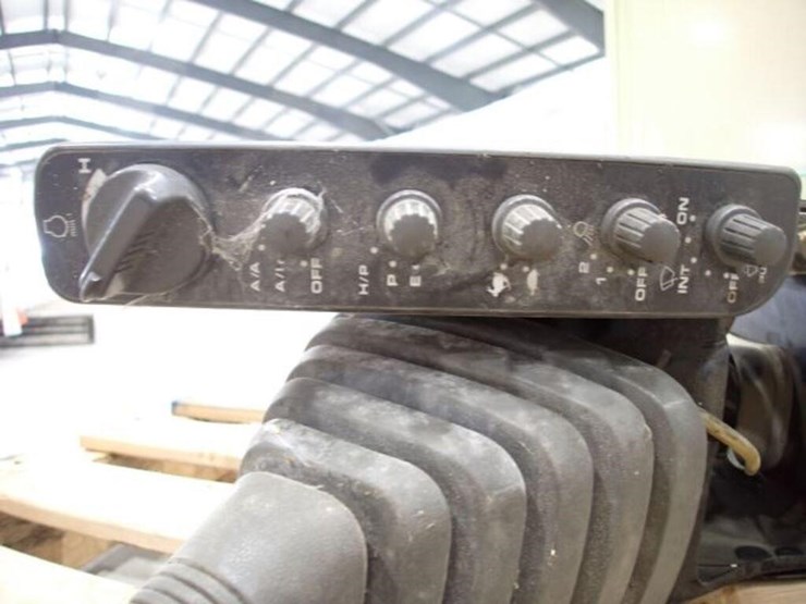 john-deere-120-image-9