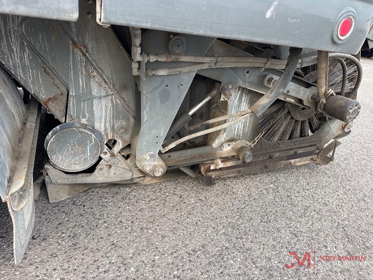 2018-freightliner-street-sweeper-truck-image-13