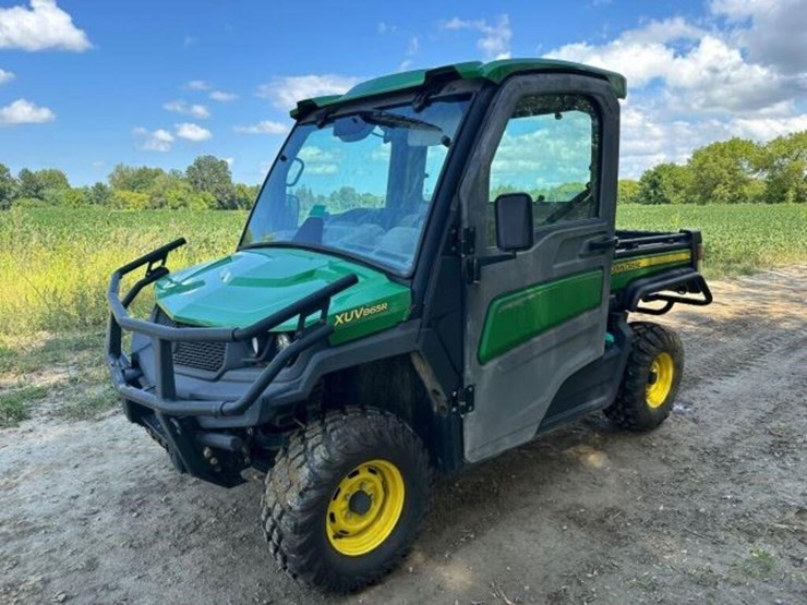 2020-john-deere-gator-image-1