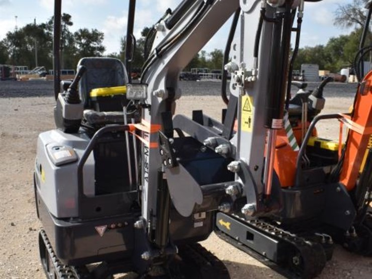 ats-me18-mini-excavator-(serial-#-2605072657sh)-(k)-image-2