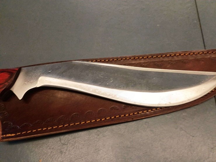 custom-stainless-steel-fixed-blade-knife-with-gold-metal/red-striped-handle-image-2