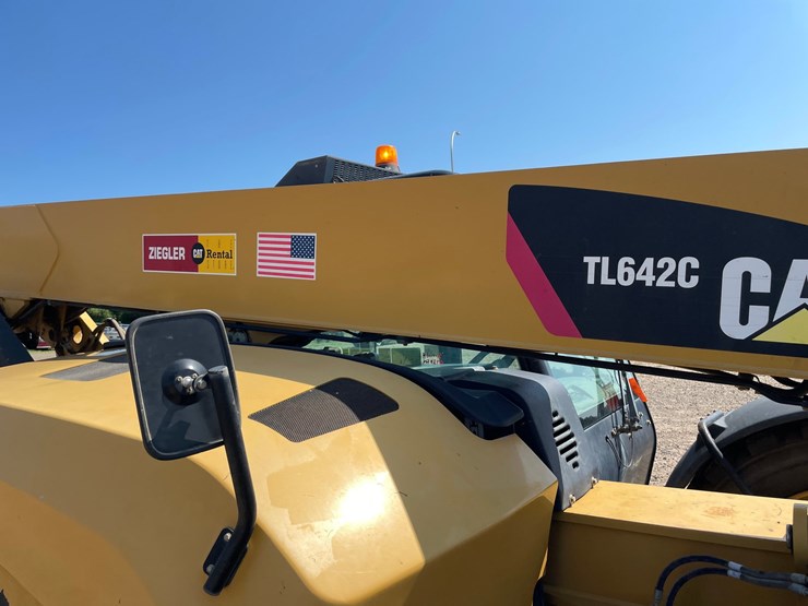 2014-caterpillar-tl642c-image-15