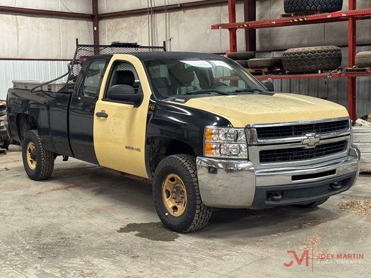 2009-chevrolet-silverado-2500-image-2