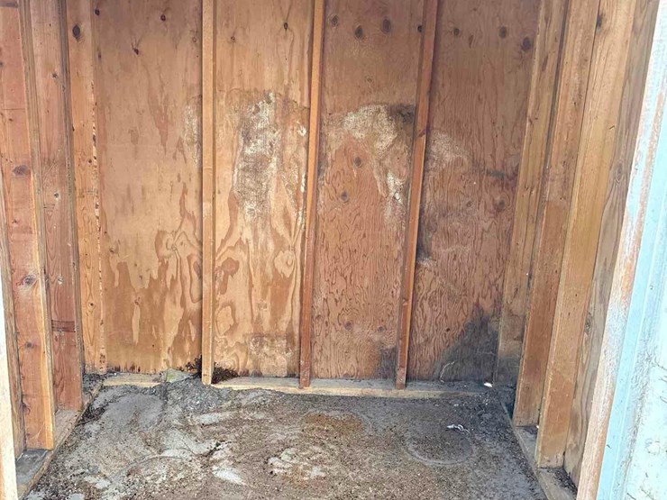 6’x6’-portable-feed-shed-image-6