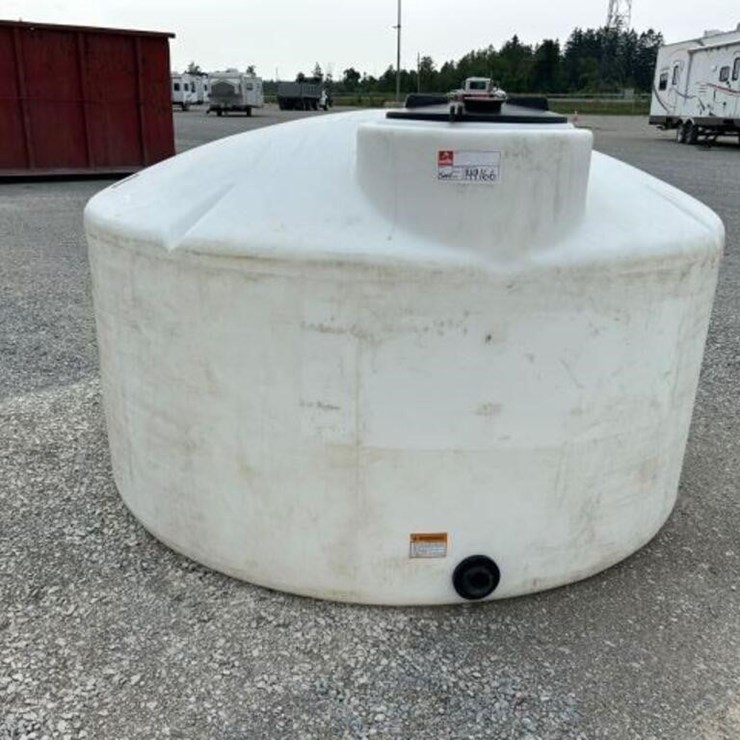 Water 1,100 Gal Polyethylene Tank