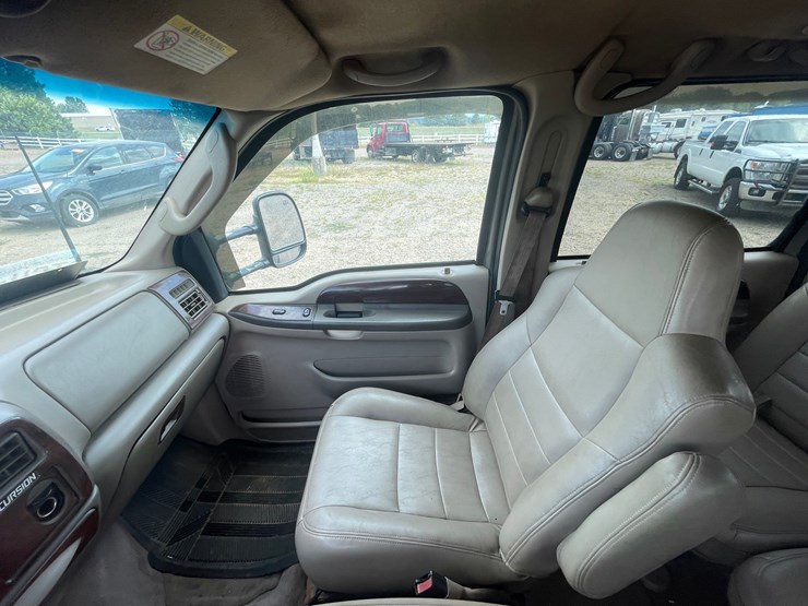 2002-ford-excursion-image-33