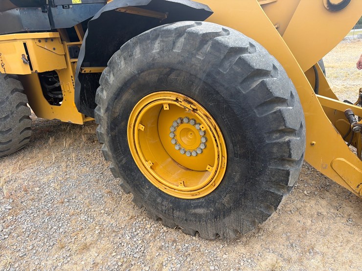 2015-caterpillar-924k-image-11