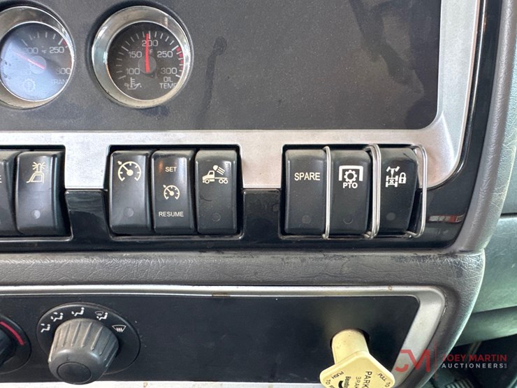 2014-kenworth-t800-image-37