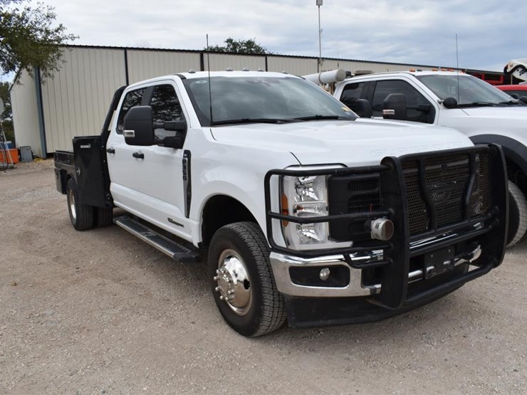 2025-ford-f350-image-2