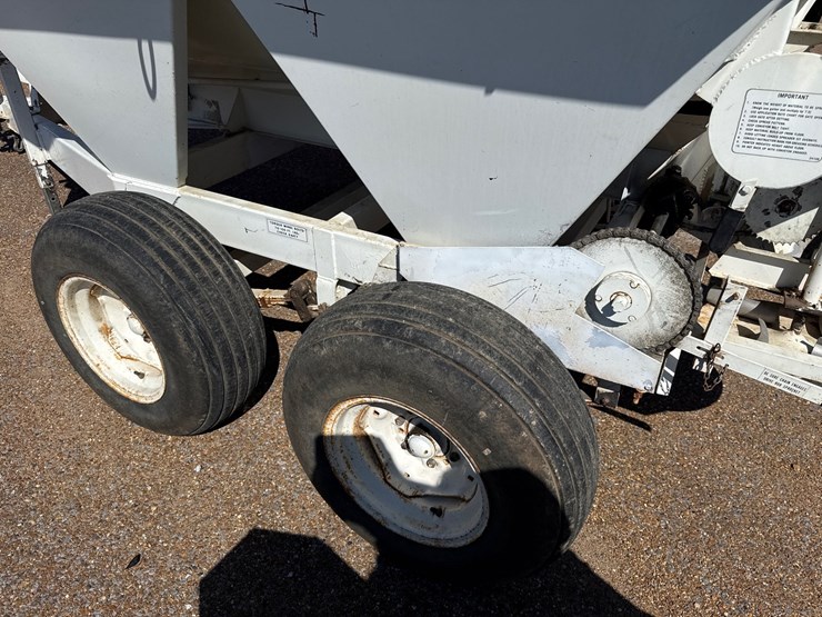 #9673-•-wilmar-500-fertilizer-bugger-image-9