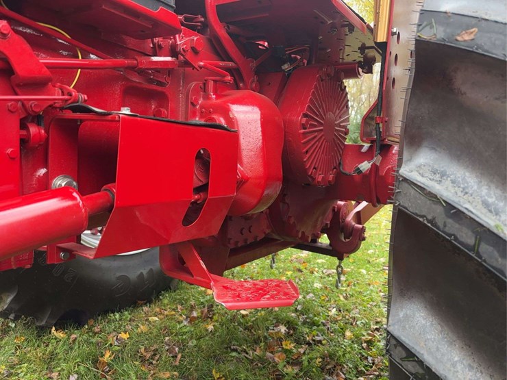 1970-1456-farmall-row-crop-mfwa-golden-demonstrator-image-51