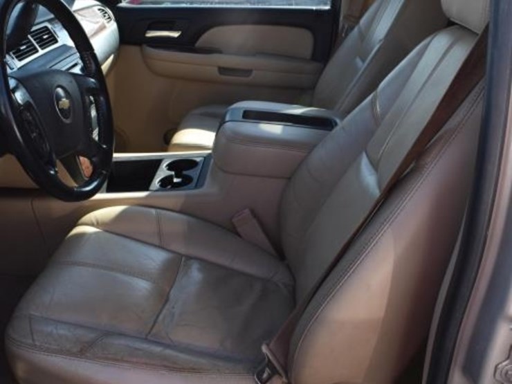 2007-chevrolet-suburban-image-5
