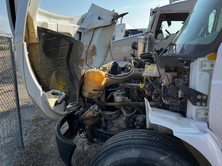 2013-international-durastar-4300-image-9