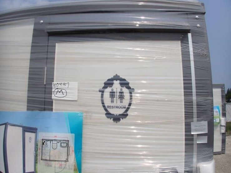 unused-bastone-portable-restroom-(small)-image-14