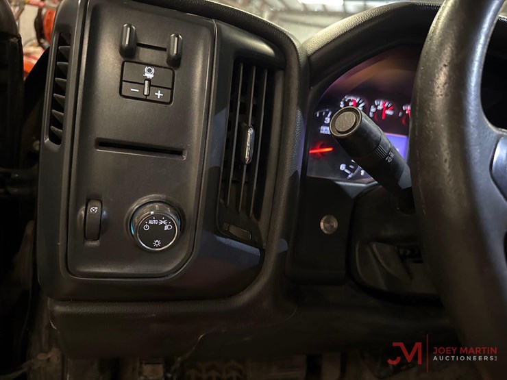 2015-chevrolet-silverado-2500-image-37