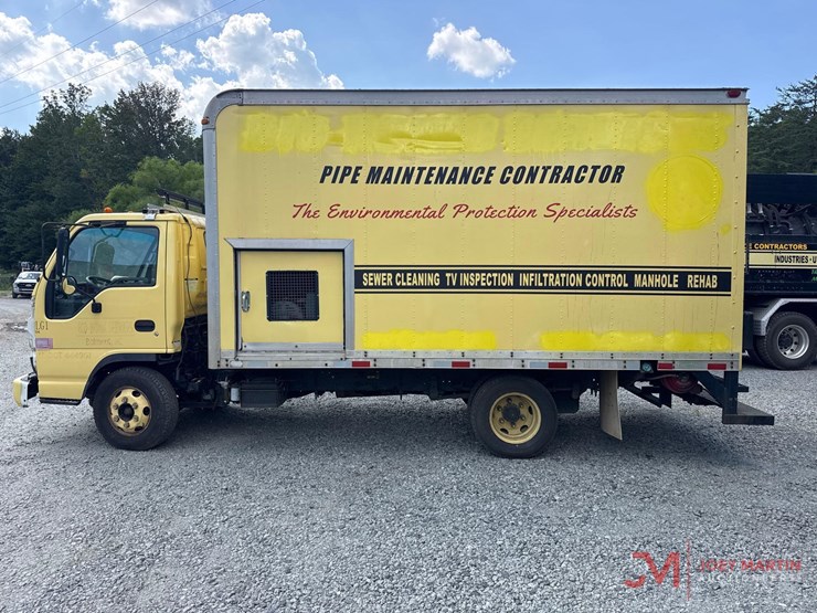 2004-isuzu-box-truck-image-5