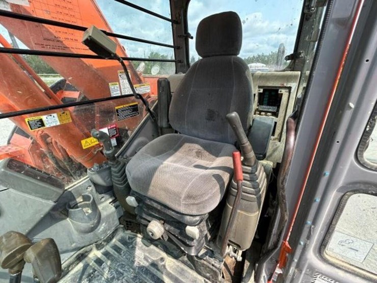 2007-hitachi-zx225us-lc-image-16