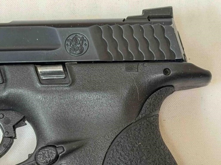 smith-&-wesson-m&p40-40cal-pistol-image-13