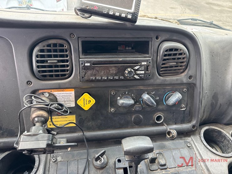 2018-freightliner-street-sweeper-truck-image-32