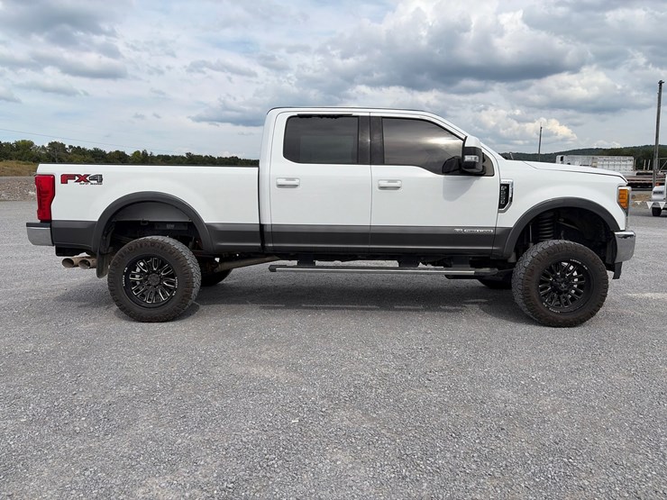 2017-ford-f250-lariat-image-9