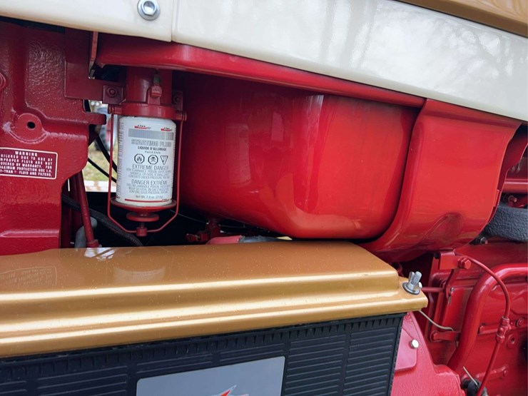1970-farmall-826-hydro-diesel-row-crop-golden-demonstrator-image-28