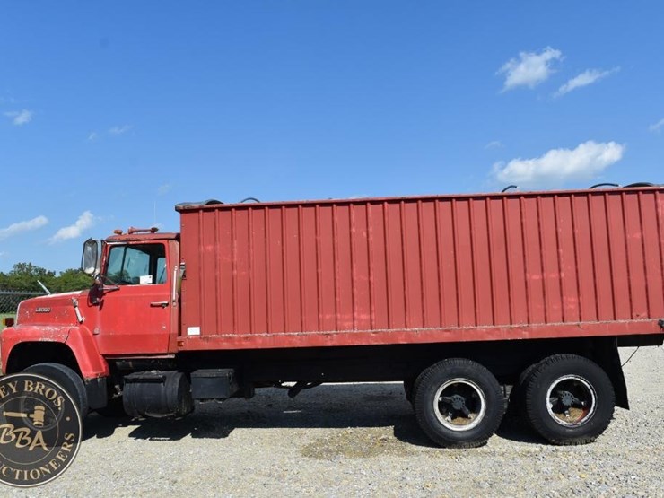1976-ford-l9000-image-2