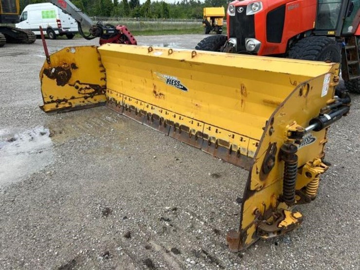2018-kubota-m6-141-image-37