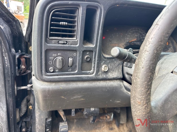 2006-chevrolet-3500-image-32