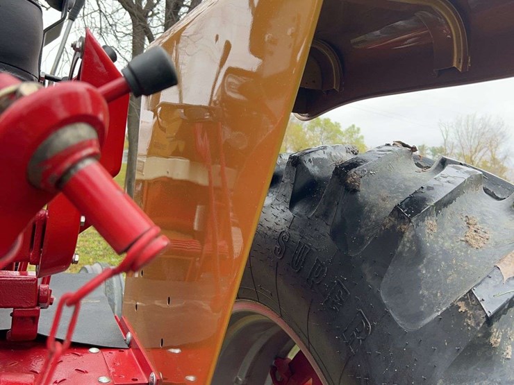 1970-farmall-826-diesel-row-crop-golden-demonstrator-image-41