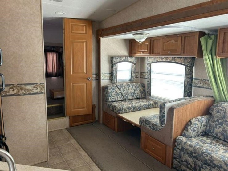 2006-forest-river-rockwood-8281ss-t/a-5th-wheel-4x-image-56