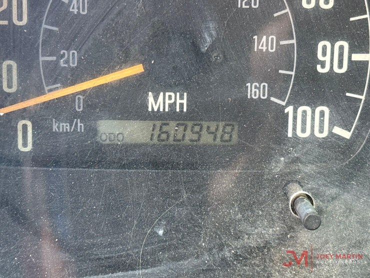2004-isuzu-box-truck-image-37