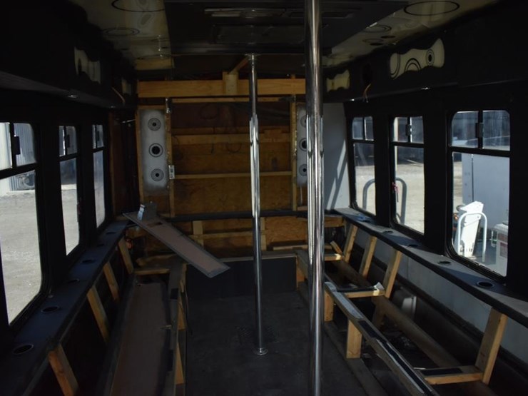 2006-chevrolet-c5500-kodiak-bus-w/-lbz-duramax-diesel-engine-(new-tires)-(v-image-9