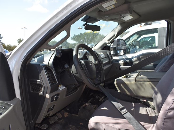 2020-ford-f550-image-22