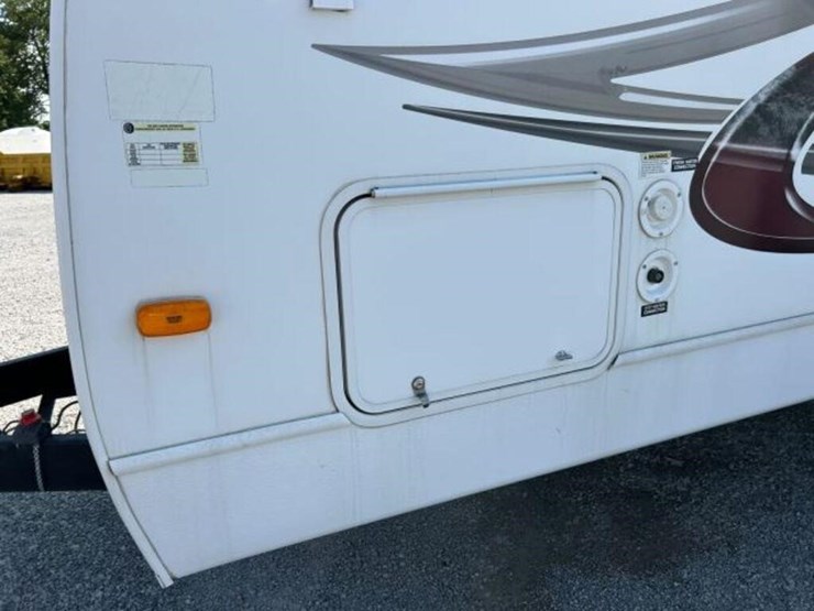 2010-keystone-laredo-28rbs-t/a-travel-trailer-4ydt-image-20