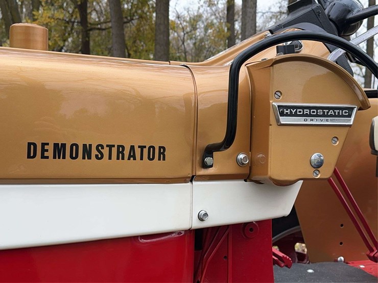 1970-1026-farmall-hydro-row-crop-golden-demonstrator-image-39