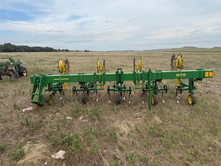 john-deere-825-image-9