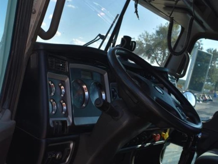 2012-kenworth-t800-image-8