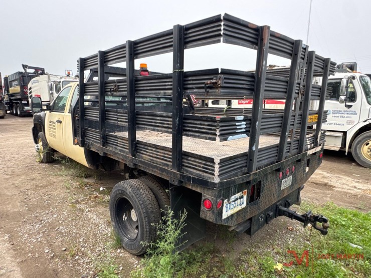 2009-chevrolet-3500-image-3