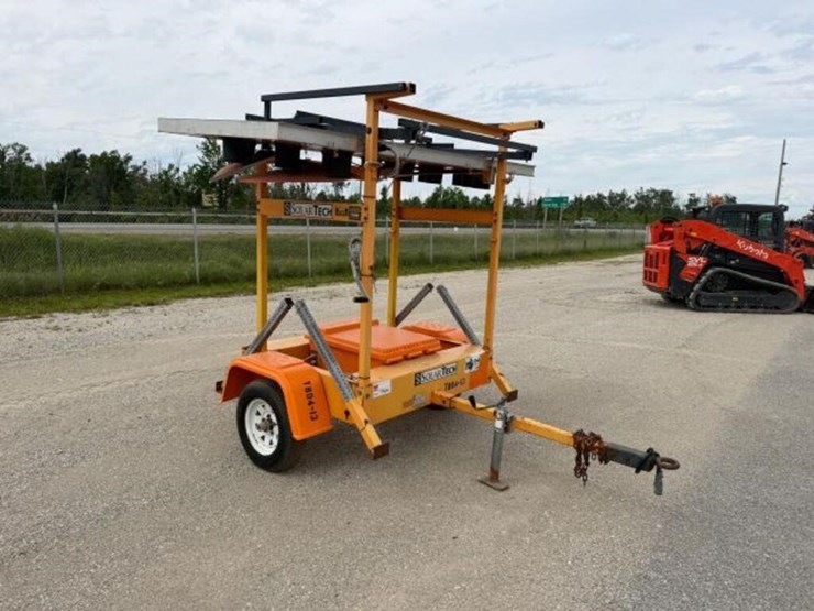 2013-solar-tech-tow-behind-s/a-arrowboard-4gm1a091-image-2