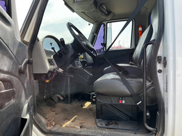 2015-international-durastar-4300-image-9