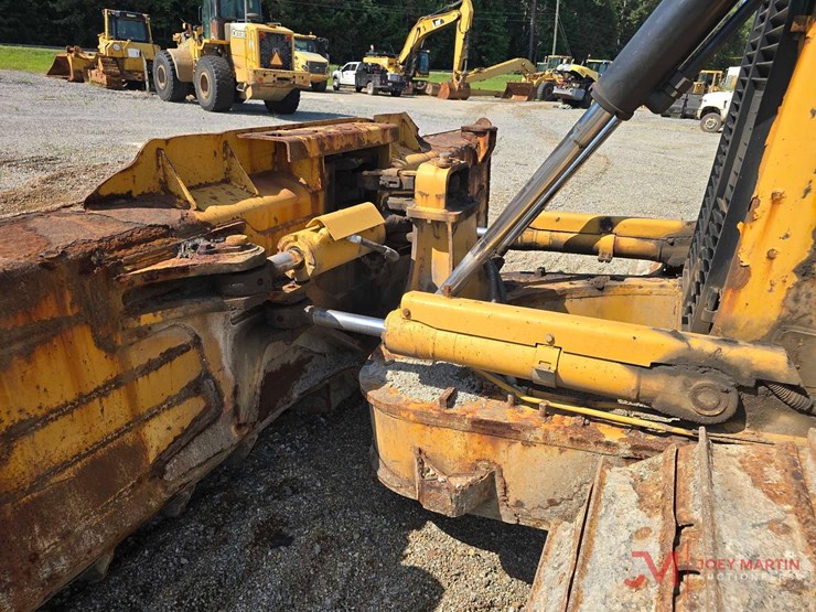 2012-caterpillar-d6t-image-9