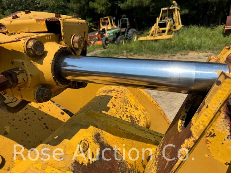caterpillar-953-image-9