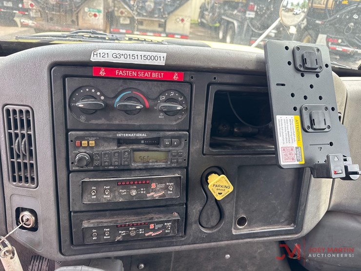 2005-international-durastar-4300-image-33