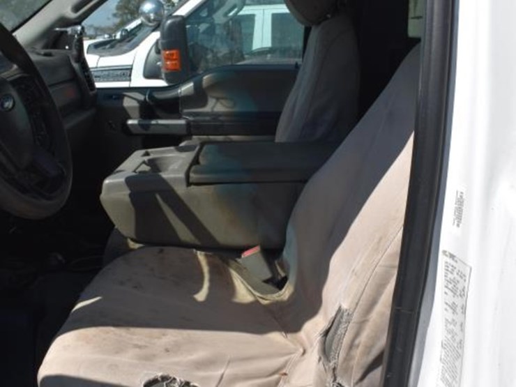 2017-ford-f550-image-24