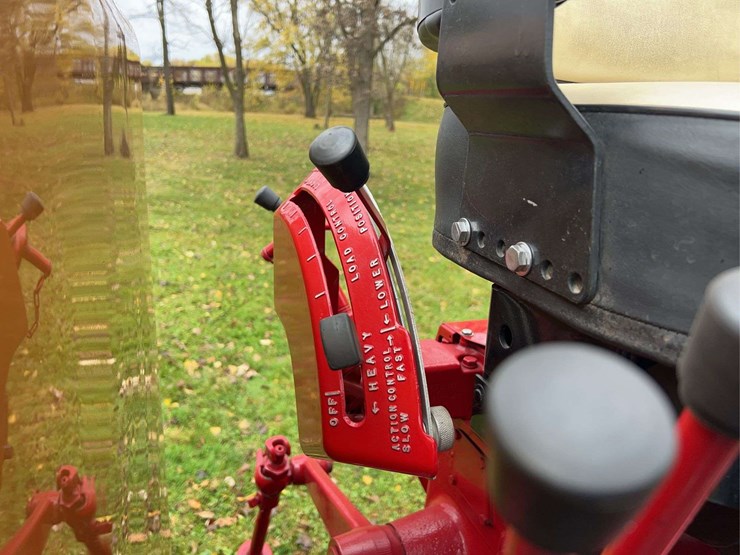 1970-farmall-826-diesel-row-crop-golden-demonstrator-image-34