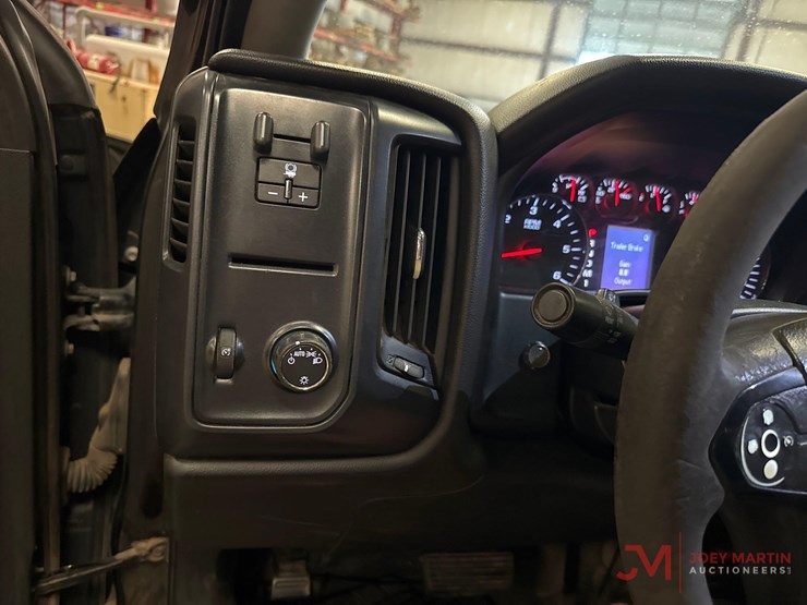 2015-chevrolet-silverado-2500-image-38