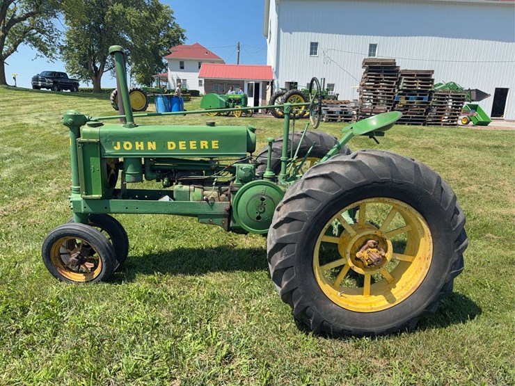 john-deere-b-image-2